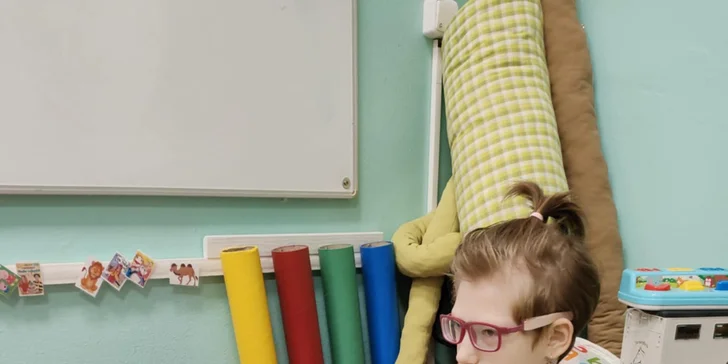 Kamilka s Dravetovej syndrómom: Po dvoch operáciách chce urobiť svoj prvý krok – buďte súčasťou jej cesty!