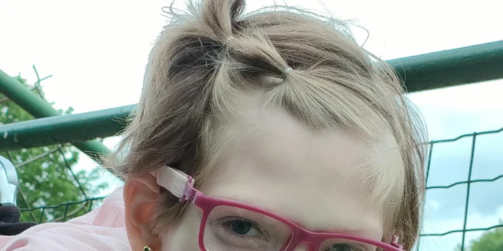 Kamilka s Dravetovej syndrómom: Po dvoch operáciách chce urobiť svoj prvý krok – buďte súčasťou jej cesty!