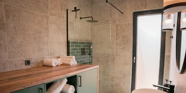 Moderná chata v južných Čechách: vlastná sauna, vírivý sud a kapacita až 6 osôb