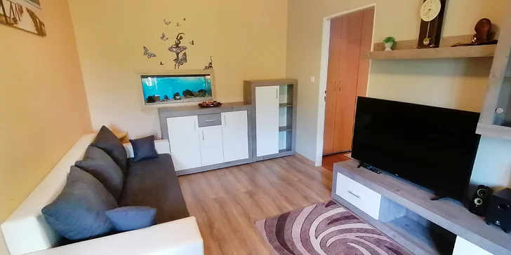 Prenájom rekreačnej chaty v Hořiciach na Šumave: až 6 osôb, kuchynka, gril aj ohnisko, ihrisko s trampolínou