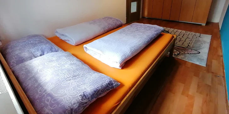 Prenájom rekreačnej chaty v Hořiciach na Šumave: až 6 osôb, kuchynka, gril aj ohnisko, ihrisko s trampolínou