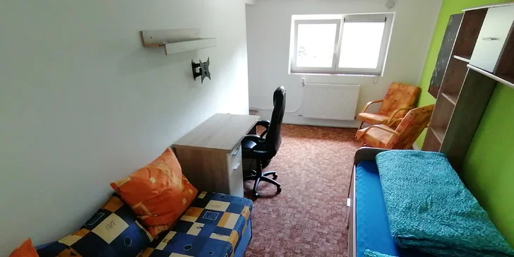 Prenájom rekreačnej chaty v Hořiciach na Šumave: až 6 osôb, kuchynka, gril aj ohnisko, ihrisko s trampolínou