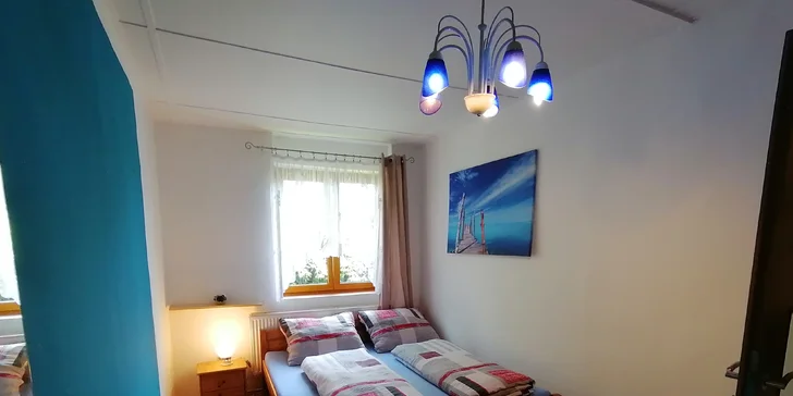 Prenájom rekreačnej chaty v Hořiciach na Šumave: až 6 osôb, kuchynka, gril aj ohnisko, ihrisko s trampolínou