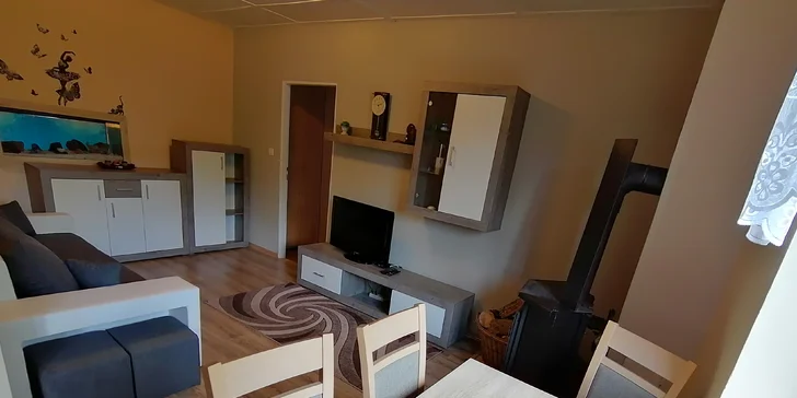 Prenájom rekreačnej chaty v Hořiciach na Šumave: až 6 osôb, kuchynka, gril aj ohnisko, ihrisko s trampolínou