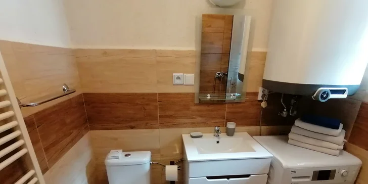 Prenájom rekreačnej chaty v Hořiciach na Šumave: až 6 osôb, kuchynka, gril aj ohnisko, ihrisko s trampolínou