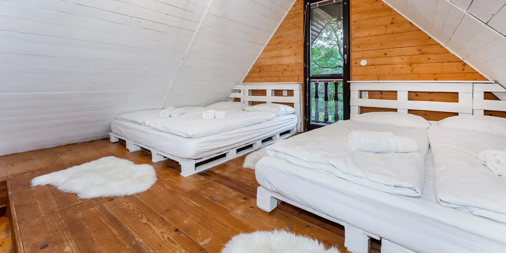 Pobyt v malebnej lesnej wellness chate len 7 km od Litomyšle: sauna, vírivka aj zapožičanie loďky