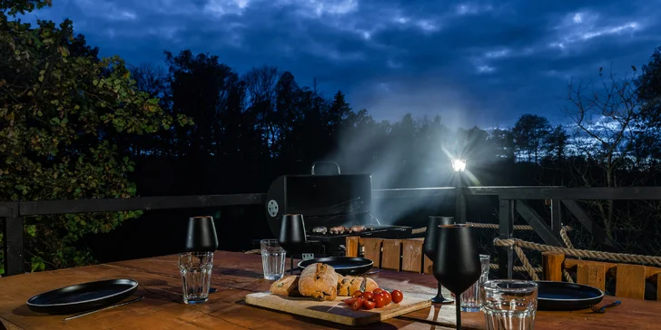 Pobyt v malebnej lesnej wellness chate len 7 km od Litomyšle: sauna, vírivka aj zapožičanie loďky