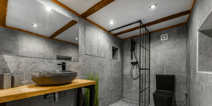 Pobyt v malebnej lesnej wellness chate len 7 km od Litomyšle: sauna, vírivka aj zapožičanie loďky