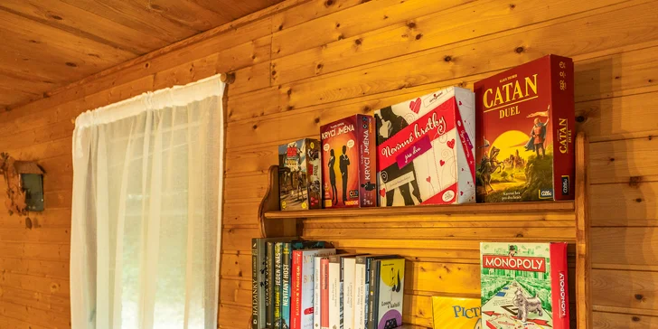 Pobyt v malebnej lesnej wellness chate len 7 km od Litomyšle: sauna, vírivka aj zapožičanie loďky