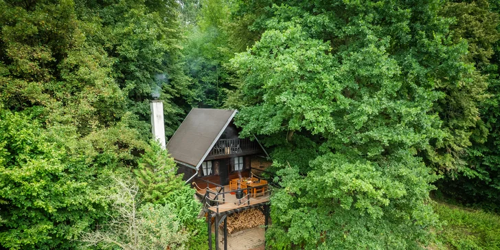 Pobyt v malebnej lesnej wellness chate len 7 km od Litomyšle: sauna, vírivka aj zapožičanie loďky