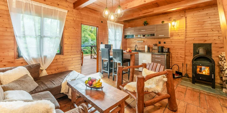 Pobyt v malebnej lesnej wellness chate len 7 km od Litomyšle: sauna, vírivka aj zapožičanie loďky