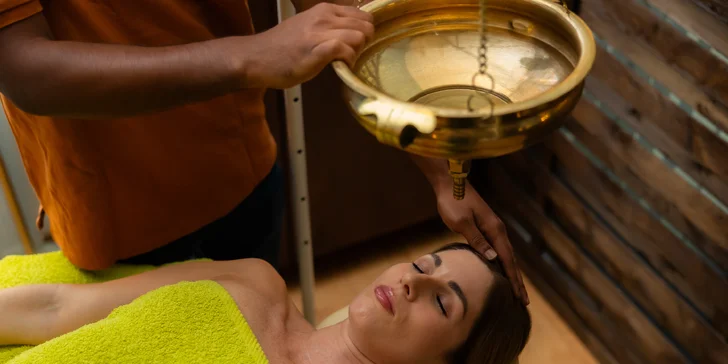 Ajurvédske masáže: Masáž hlavy, tela, lymfatická, párová masáž a i.