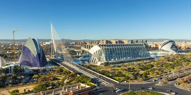 Moderný 4* hotel vo Valencii s raňajkami, blízko Mesta umenia a vied s delfináriom