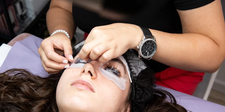 Mihalnice aj obočie ako z katalógu: úprava, farbenie, laminácia aj výhodná kombinácia