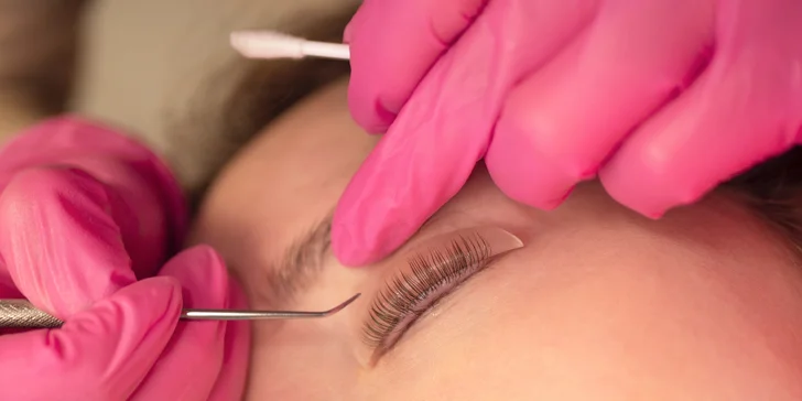 Mihalnice aj obočie ako z katalógu: úprava, farbenie, laminácia aj výhodná kombinácia