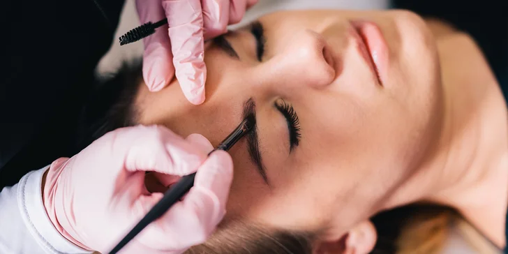 Mihalnice aj obočie ako z katalógu: úprava, farbenie, laminácia aj výhodná kombinácia