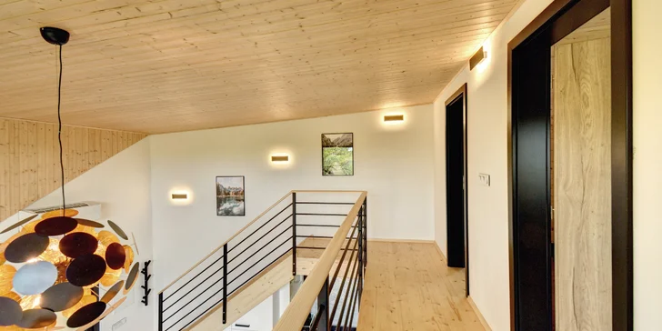 Moderná chata pri Českých Budějoviciach a Krumlove: fínska sauna, terasa, kapacita až pre 6 osôb