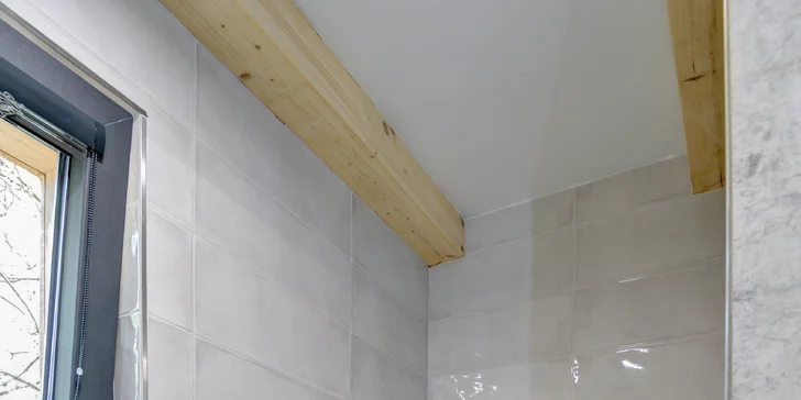 Moderná chata pri Českých Budějoviciach a Krumlove: fínska sauna, terasa, kapacita až pre 6 osôb