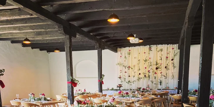 Pobyt v hoteli pri hrade Buchlov s raňajkami aj večerami a wellness alebo masážou