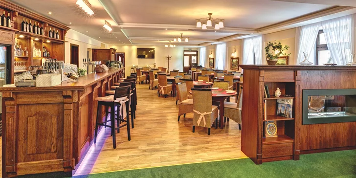 Pobyt v hoteli pri hrade Buchlov s raňajkami aj večerami a wellness alebo masážou