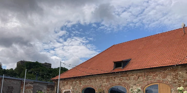 Pobyt v hoteli pri hrade Buchlov s raňajkami aj večerami a wellness alebo masážou