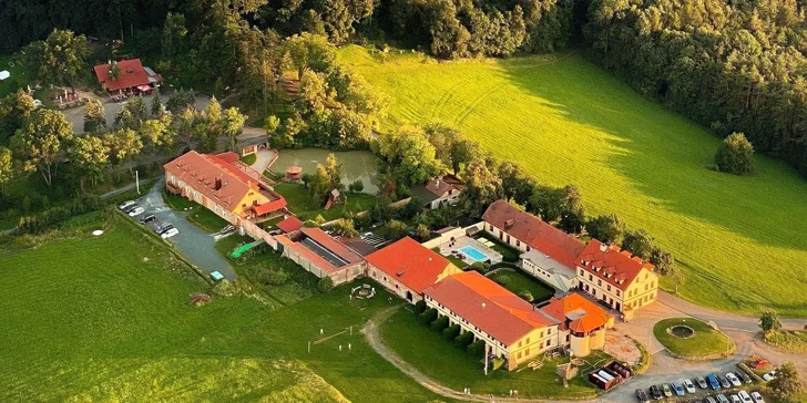 Pobyt v hoteli pri hrade Buchlov s raňajkami aj večerami a wellness alebo masážou