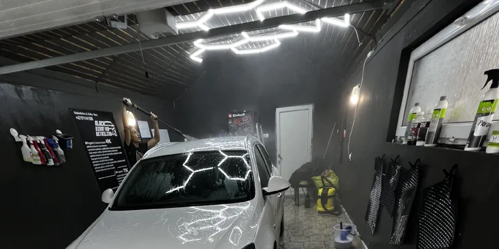 Detailné čistenie exteriéru a interiéru aj tepovanie vozidla