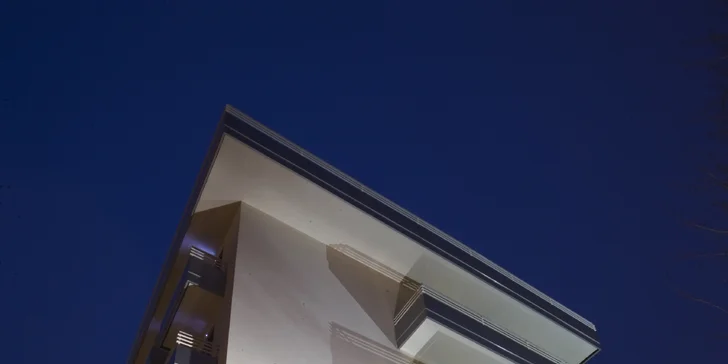 Talianska siesta a relax: 4* moderný hotel pri pláži, raňajky, bazény, možnosť wellness