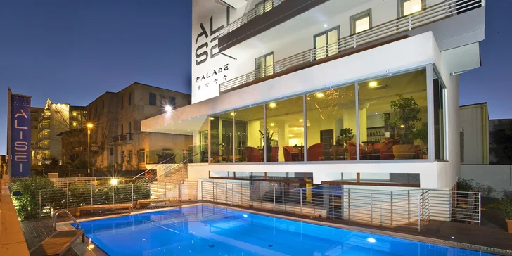 Talianska siesta a relax: 4* moderný hotel pri pláži, raňajky, bazény, možnosť wellness