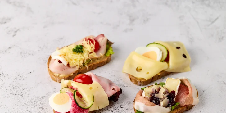 Mix obložených chlebíčkov alebo bagetový box: ideálne pohostenie do práce aj na oslavu