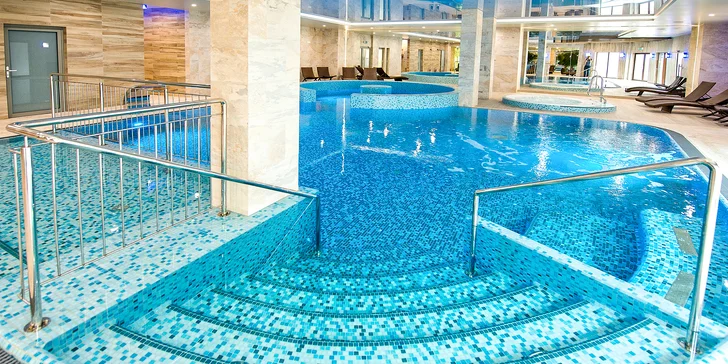 Hotel s vlastnou pieskovou plážou, wellness, atrakcie a zábavný park Energylandia na skok