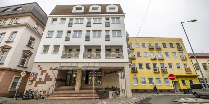 Pohodový pobyt v srdci kúpeľného mesta Poděbrady s polpenziou a vínom