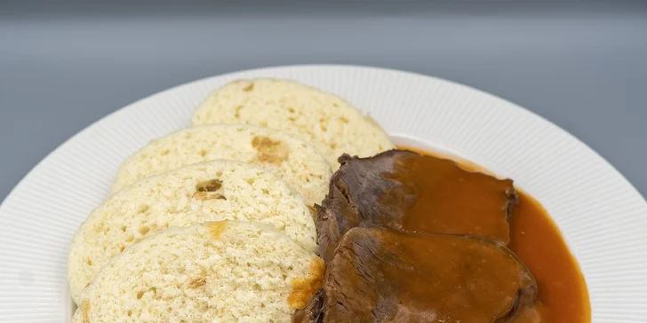 Pohodový pobyt v srdci kúpeľného mesta Poděbrady s polpenziou a vínom