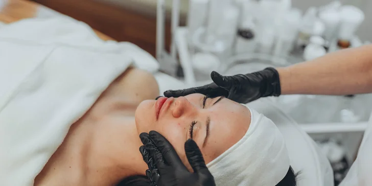 Kozmetické ošetrenia pre čistú a zamatovo hebkú pleť: Čistá krása a Zamatový rituál