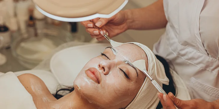 Kozmetické ošetrenia pre čistú a zamatovo hebkú pleť: Čistá krása a Zamatový rituál