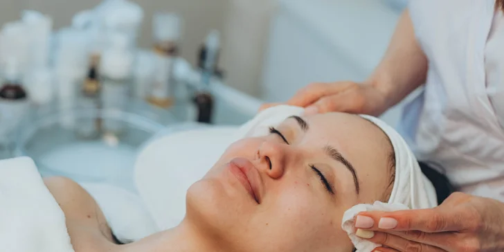 Kozmetické ošetrenia pre čistú a zamatovo hebkú pleť: Čistá krása a Zamatový rituál