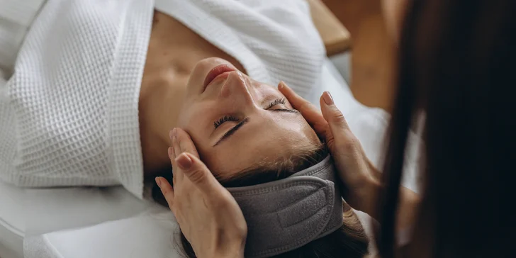 Kozmetické ošetrenia pre čistú a zamatovo hebkú pleť: Čistá krása a Zamatový rituál