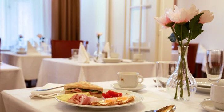 Luxusný hotel na karlovarskej kolonáde: pobyt s možnosťou raňajok aj pivných kúpeľov