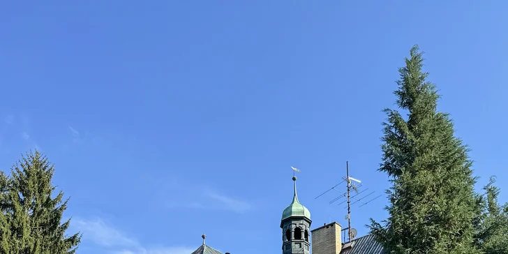 Historická Vládna vila v Luhačoviciach: pobyt s raňajkami v samotnom centre kúpeľov