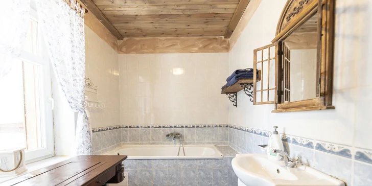 Romantické vidiecke apartmány na severe Čiech: možnosť exkurzie do sklárne aj posedenia v secesnej kaviarni