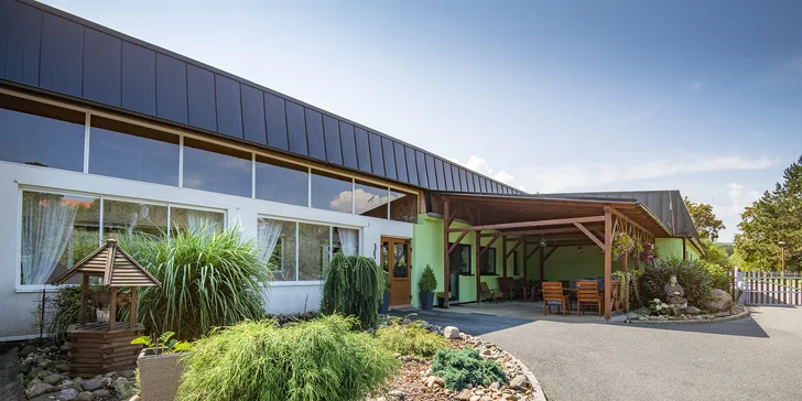 Pobyt v Klášterci nad Ohří s raňajkami, košom dobrôt aj jazdou na koni