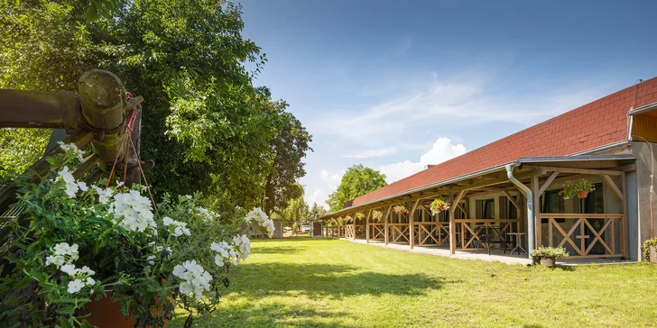 Pobyt v Klášterci nad Ohří s raňajkami, košom dobrôt aj jazdou na koni