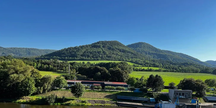 Pobyt v Klášterci nad Ohří s raňajkami, košom dobrôt aj jazdou na koni