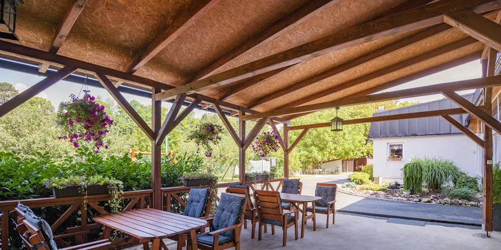 Pobyt v Klášterci nad Ohří s raňajkami, košom dobrôt aj jazdou na koni