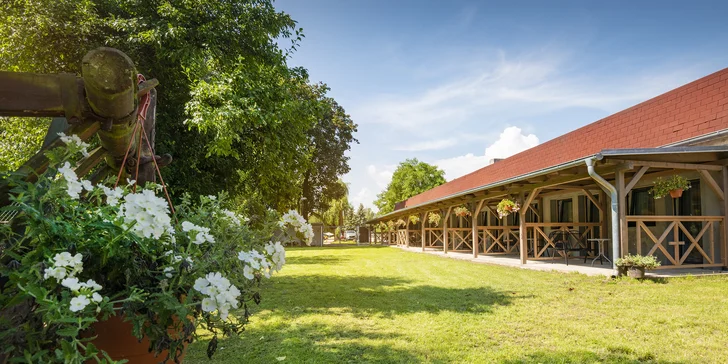 Pobyt v Klášterci nad Ohří s raňajkami, košom dobrôt aj jazdou na koni