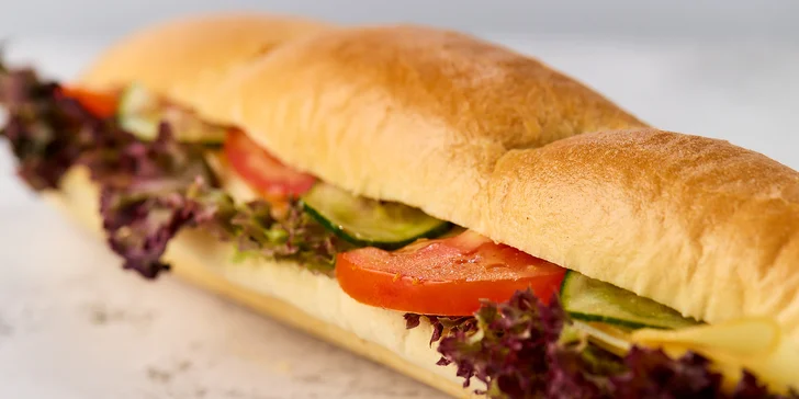 Mix obložených chlebíčkov alebo bagetový box: ideálne pohostenie do práce aj na oslavu