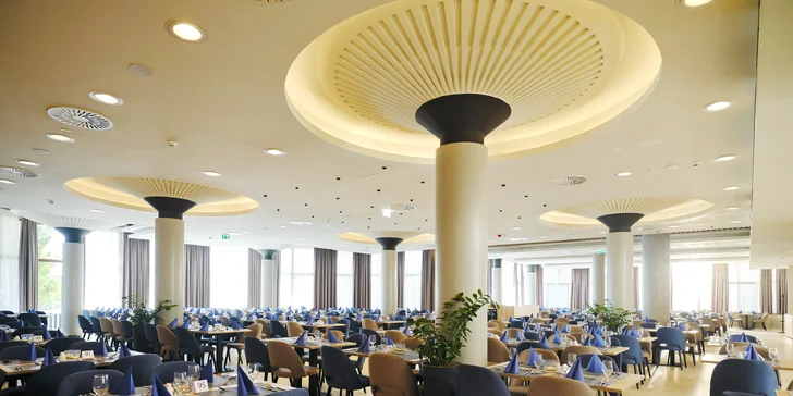 Dovolenka v Portoroži: 4* hotel s raňajkami alebo polpenziou, bazény, dieťa do 12,9 rokov zdarma