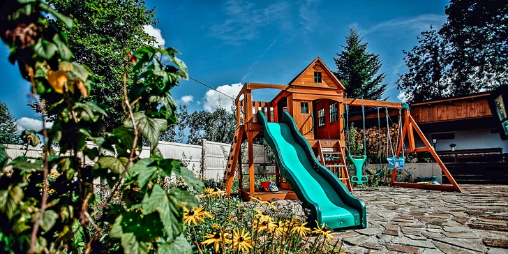 Kúzelný pobyt na Orave: moderná chalupa pre 8 osôb s privátnym mini wellness a veľkou záhradou