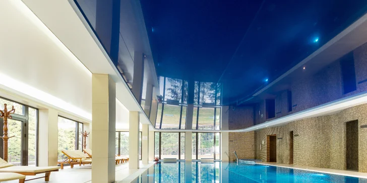 Pobyt na zámku pri Karlových Varoch: neobmedzený wellness, polpenzia, masáž aj procedúry