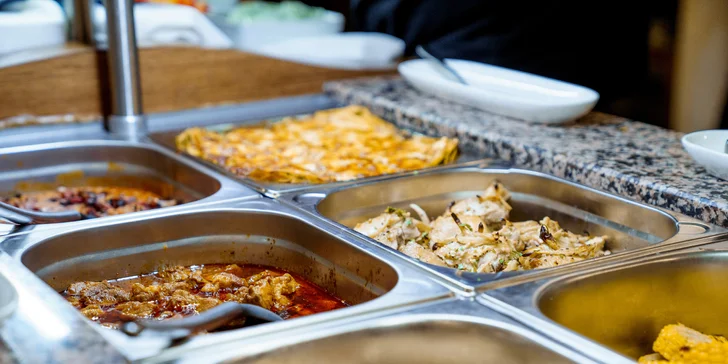 Pobyt na zámku pri Karlových Varoch: neobmedzený wellness, polpenzia, masáž aj procedúry